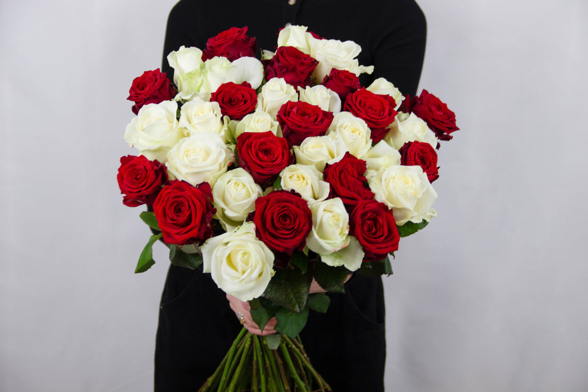Figlio Dell'Universo bouquet of red and white roses by Coral Flowers London